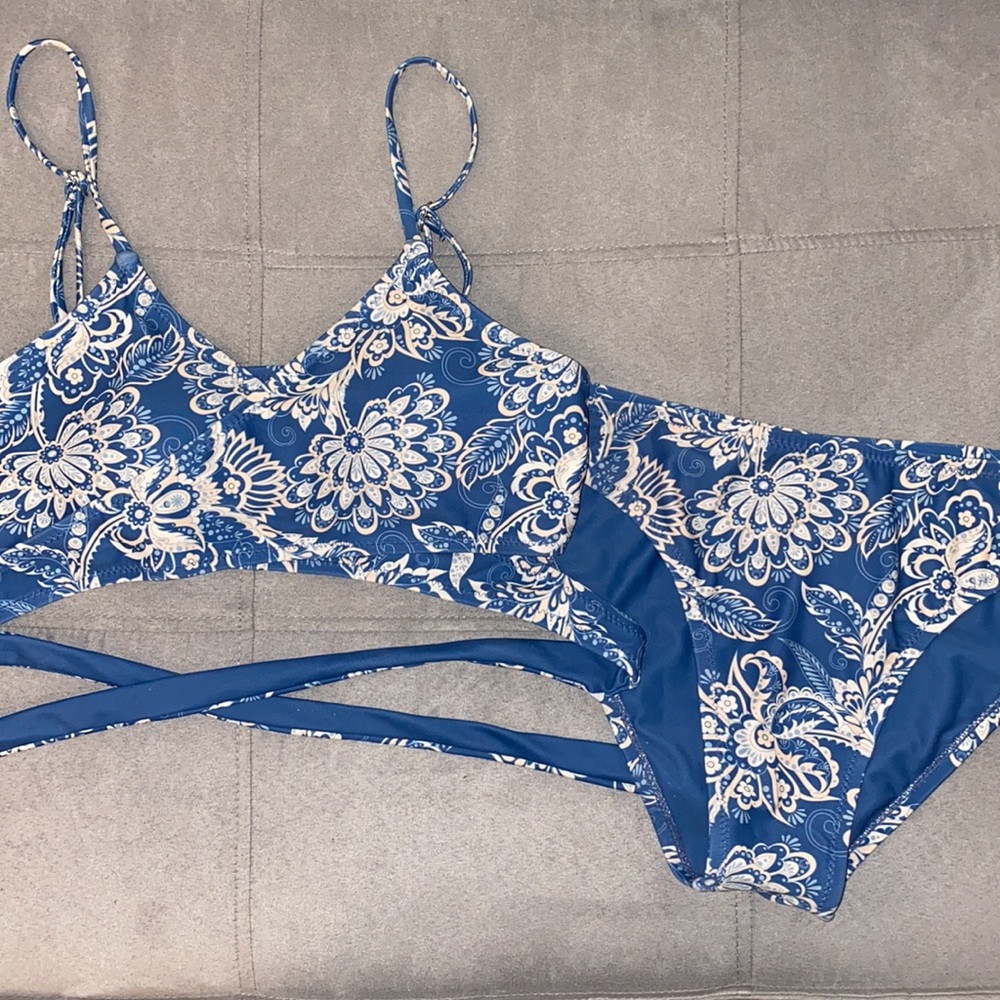 Super cute blue floral bikini set